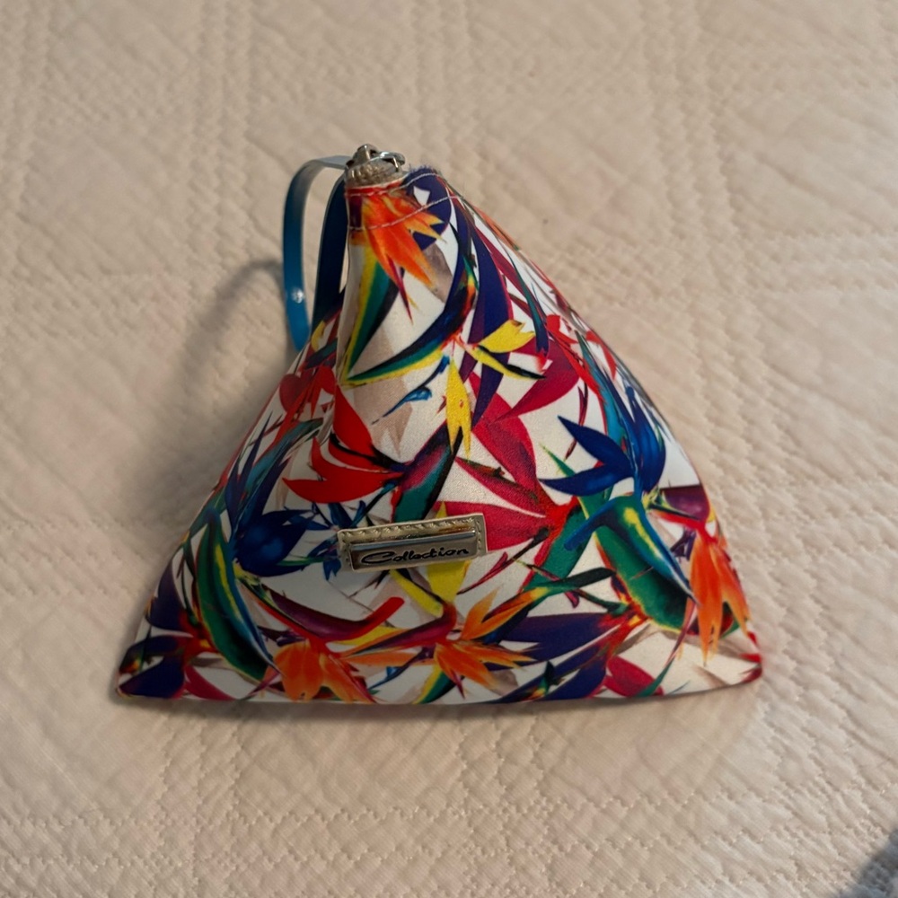 Handmade one of a kind triangle wristlet made in Mexico